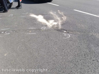 Viterbo - Incidente in via Garbini - I rilievi della polizia locale