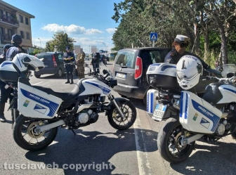 Viterbo - Incidente in via Garbini - L'intervento della polizia locale