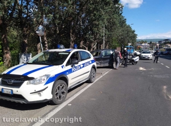 Viterbo - Incidente in via Garbini - L'intervento della polizia locale