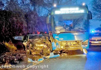 Capranica - Scontro frontale tra un pullman e un’auto sulla Cassia