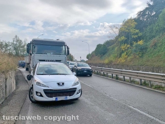 Viterbo - Auto contro camion sul raccordo Almirante