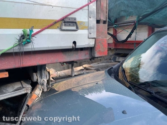 Viterbo - Auto contro camion sul raccordo Almirante