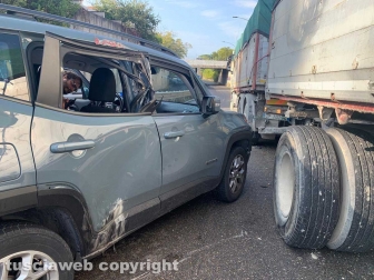 Viterbo - Auto contro camion sul raccordo Almirante