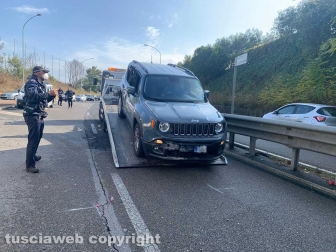 Viterbo - Auto contro camion sul raccordo Almirante