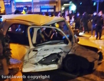 Capranica - Scontro tra due auto