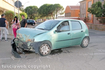 Viterbo - Incidente tra auto in via Alessandro Volta