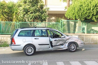 Viterbo - Incidente tra auto in via Alessandro Volta