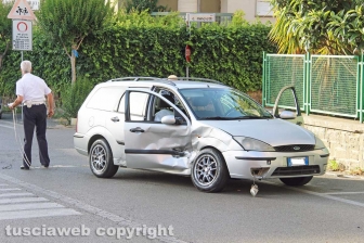 Viterbo - Incidente tra auto in via Alessandro Volta
