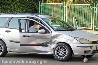 Viterbo - Incidente tra auto in via Alessandro Volta