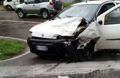 Caprarola - Scontro tra auto, paura per una fuga di gas