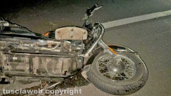 Viterbo - Scontro tra due moto sulla Cassia sud, un morto e un ferito grave