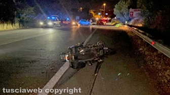 Viterbo - Scontro tra due moto sulla Cassia sud, un morto e un ferito grave