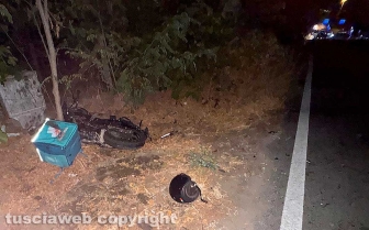 Viterbo - Scontro tra due moto sulla Cassia sud, un morto e un ferito grave