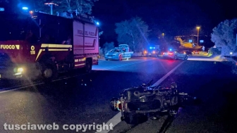 Viterbo - Scontro tra due moto sulla Cassia sud, un morto e un ferito grave