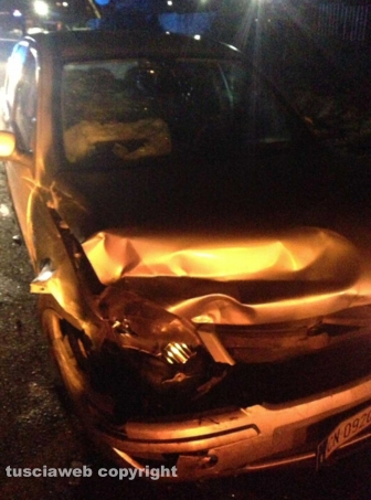 Scontro tra tre auto sulla Commenda