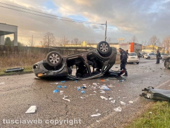 Viterbo - Scontro tra tre auto sulla Teverina