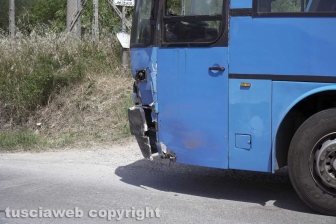 Scooter contro autobus, un morto