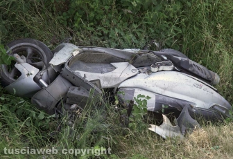 Scooter contro autobus, un morto