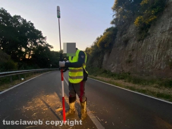 Vetralla - Scooter sbanda su strada Carcarelle