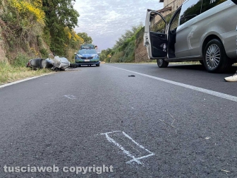 Vetralla - Scooter sbanda su strada Carcarelle - La polstrada
