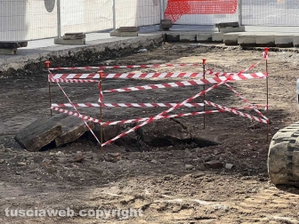 Viterbo - Scoperti due cunicoli durante i lavori in piazza del Comune