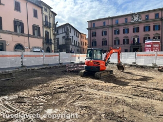 Viterbo - Scoperti due cunicoli durante i lavori in piazza del Comune