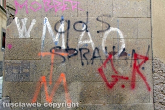 Scritte politiche sui muri