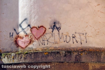 Scritte politiche sui muri