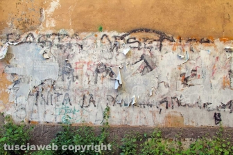 Scritte politiche sui muri