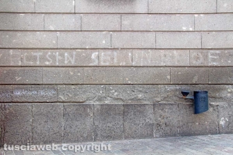 Scritte politiche sui muri