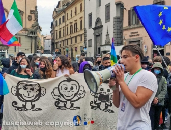 Viterbo - Scuola, corteo degli studenti contro orari scaglionati e trasporti