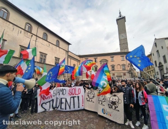 Viterbo - Scuola, corteo degli studenti contro orari scaglionati e trasporti