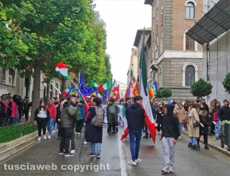 Viterbo - Scuola, corteo degli studenti contro orari scaglionati e trasporti