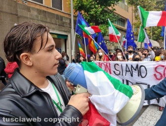 Viterbo - Scuola, corteo degli studenti contro orari scaglionati e trasporti