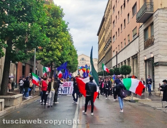 Viterbo - Scuola, corteo degli studenti contro orari scaglionati e trasporti