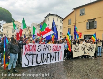 Viterbo - Scuola, corteo degli studenti contro orari scaglionati e trasporti