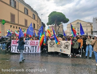 Viterbo - Scuola, corteo degli studenti contro orari scaglionati e trasporti