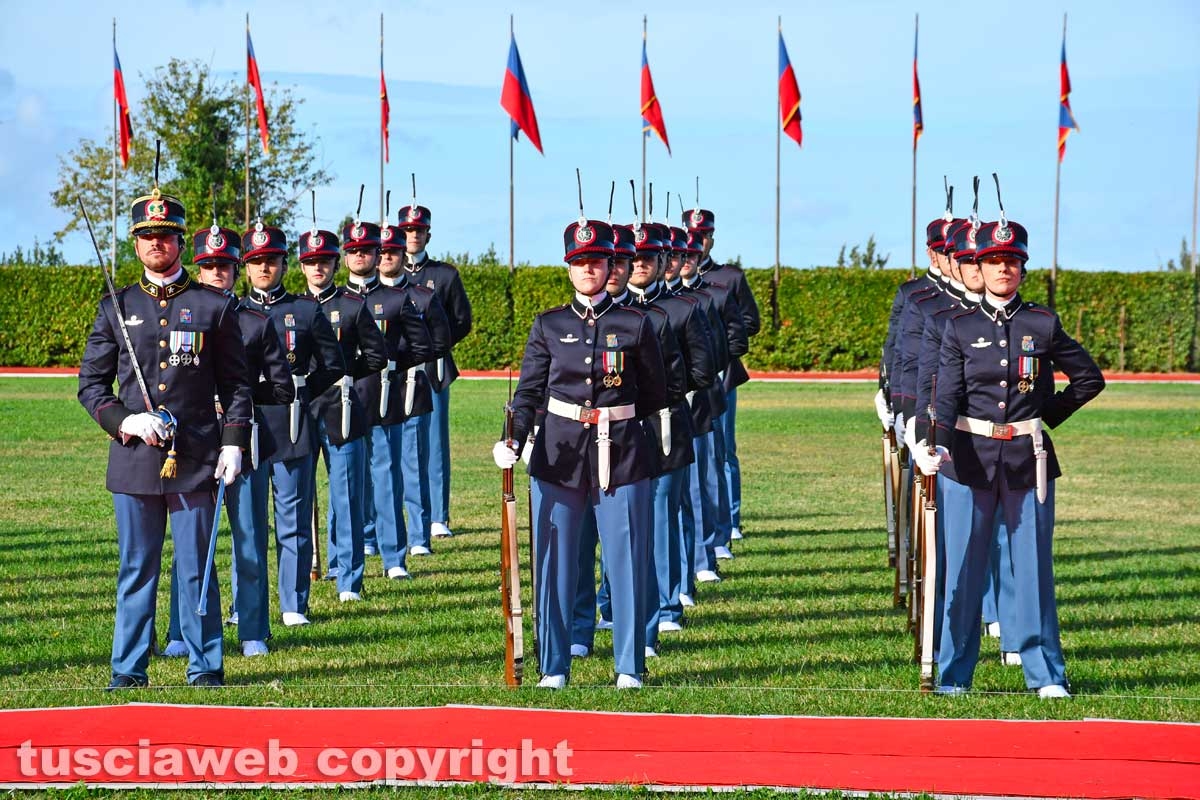 Viterbo - La cerimonia di consegna dei gradi agli allievi marescialli della scuola sottufficiali dell'esercito
