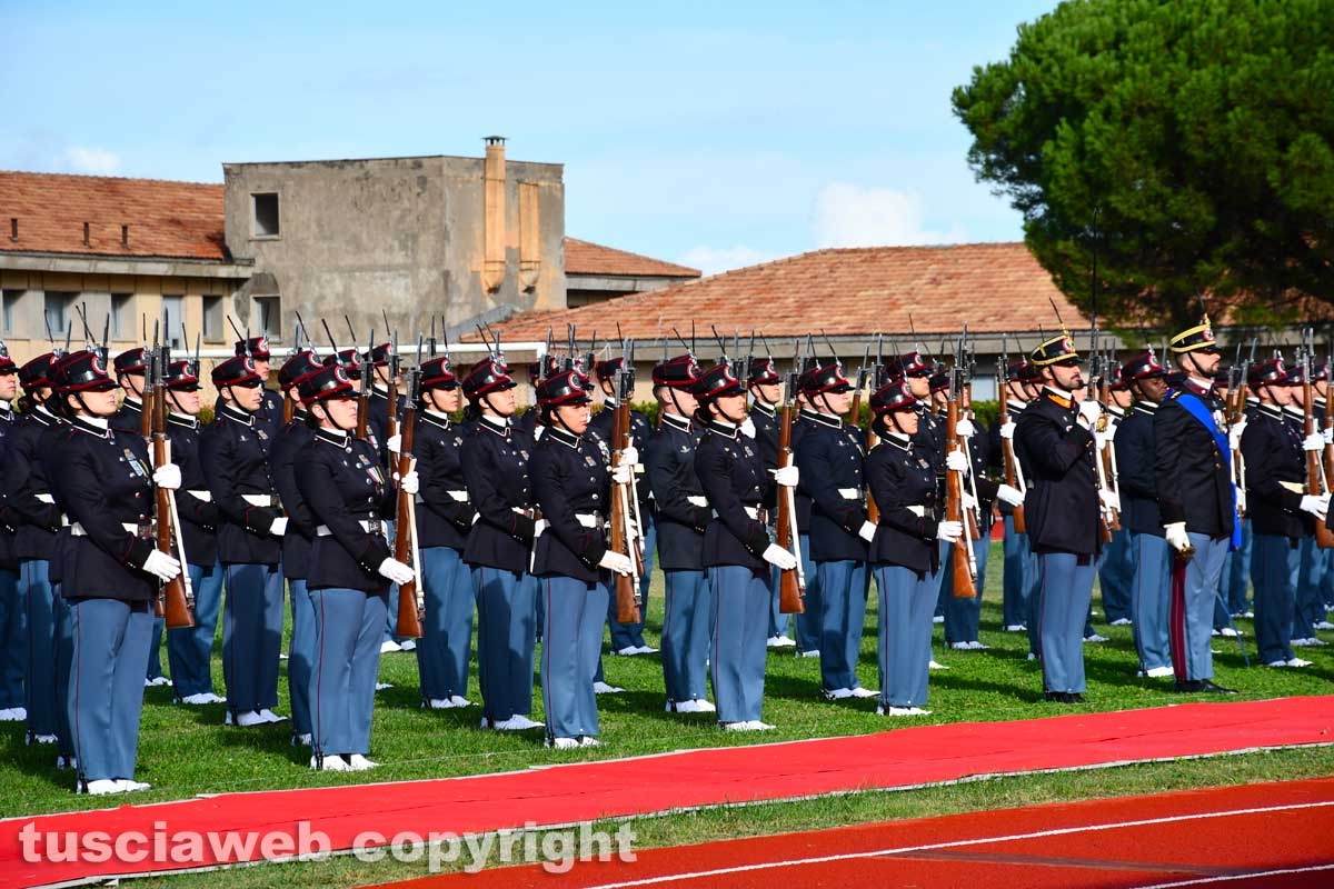Viterbo - La cerimonia di consegna dei gradi agli allievi marescialli della scuola sottufficiali dell'esercito