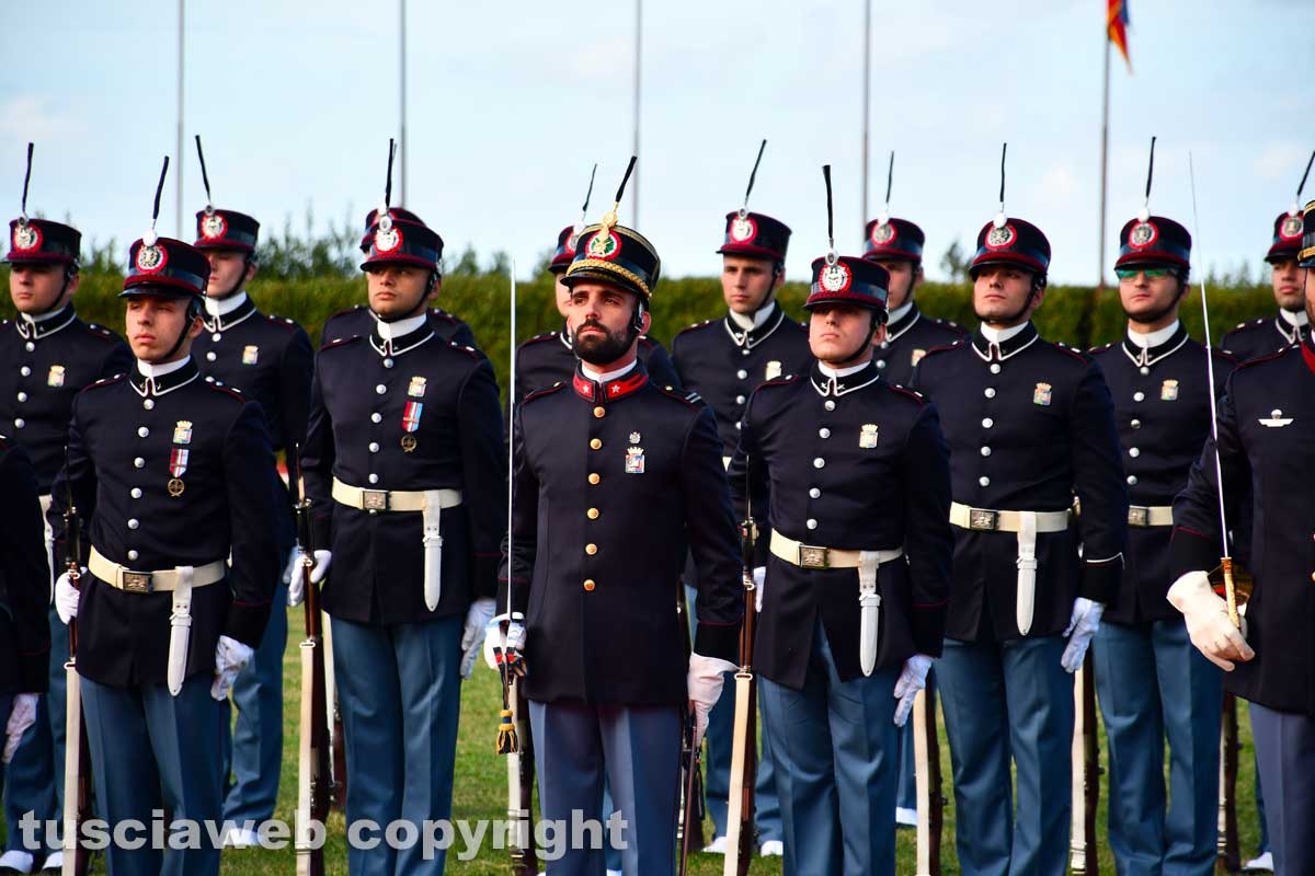 Viterbo - La cerimonia di consegna dei gradi agli allievi marescialli della scuola sottufficiali dell'esercito