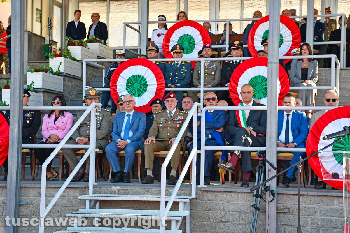Viterbo - La cerimonia di consegna dei gradi agli allievi marescialli della scuola sottufficiali dell'esercito - Le autorità