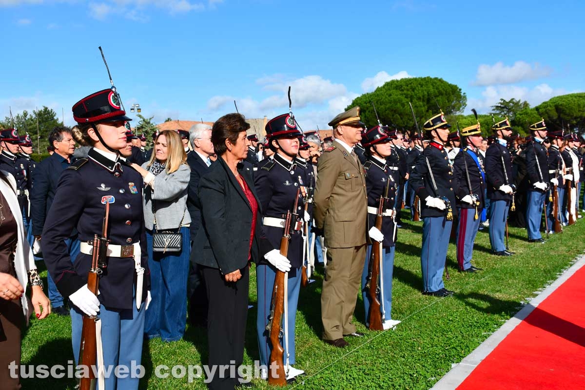 Viterbo - La cerimonia di consegna dei gradi agli allievi marescialli della scuola sottufficiali dell'esercito
