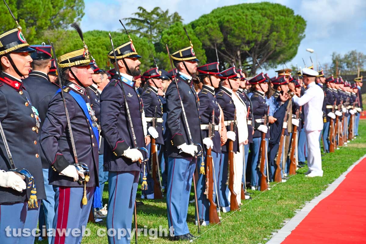 Viterbo - La cerimonia di consegna dei gradi agli allievi marescialli della scuola sottufficiali dell'esercito