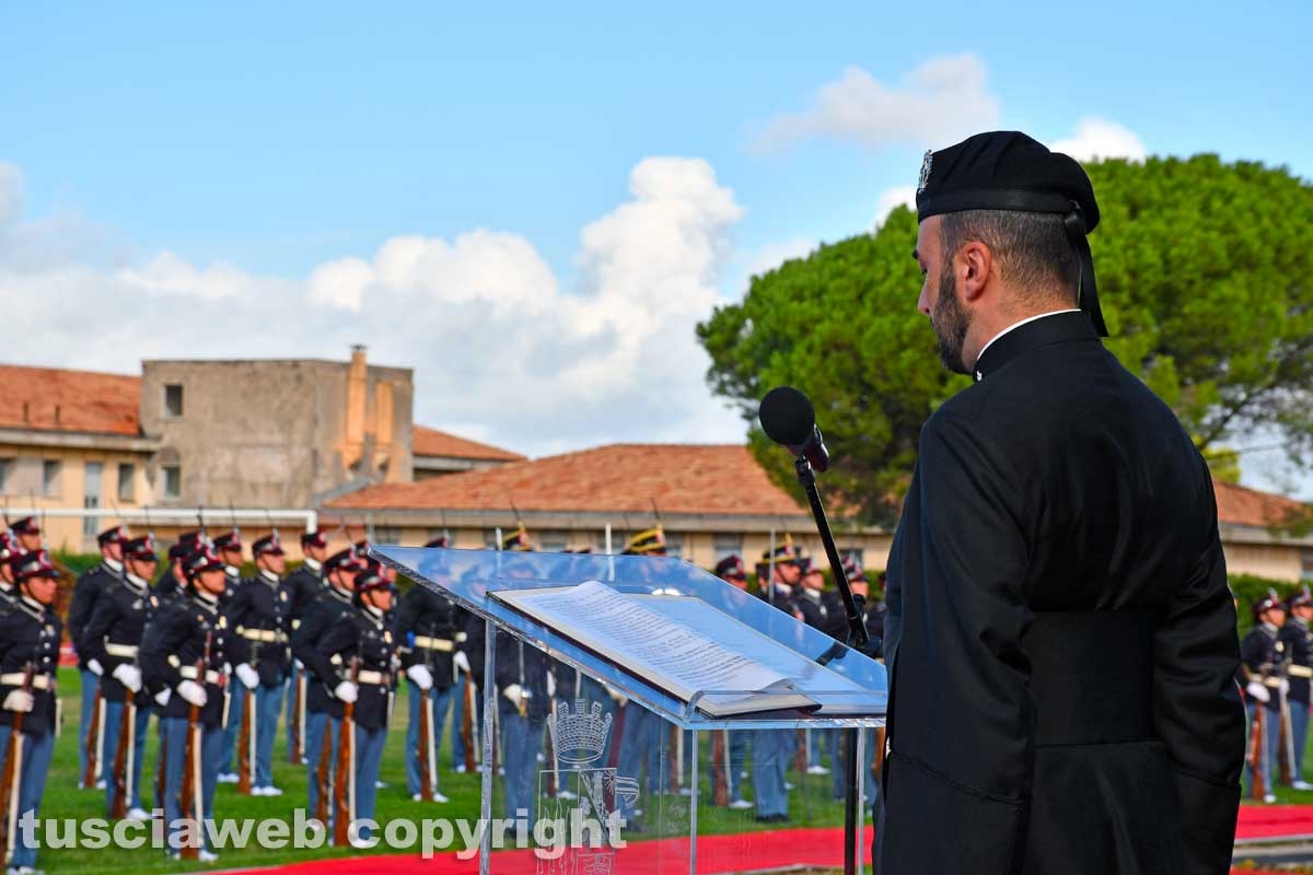 Viterbo - La cerimonia di consegna dei gradi agli allievi marescialli della scuola sottufficiali dell'esercito