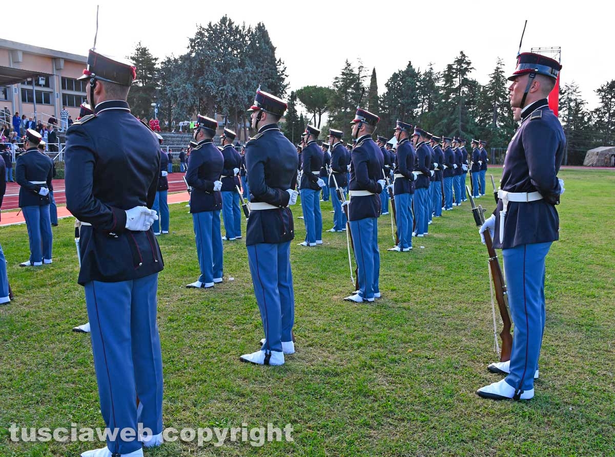 Viterbo - La cerimonia di consegna dei gradi agli allievi marescialli della scuola sottufficiali dell'esercito