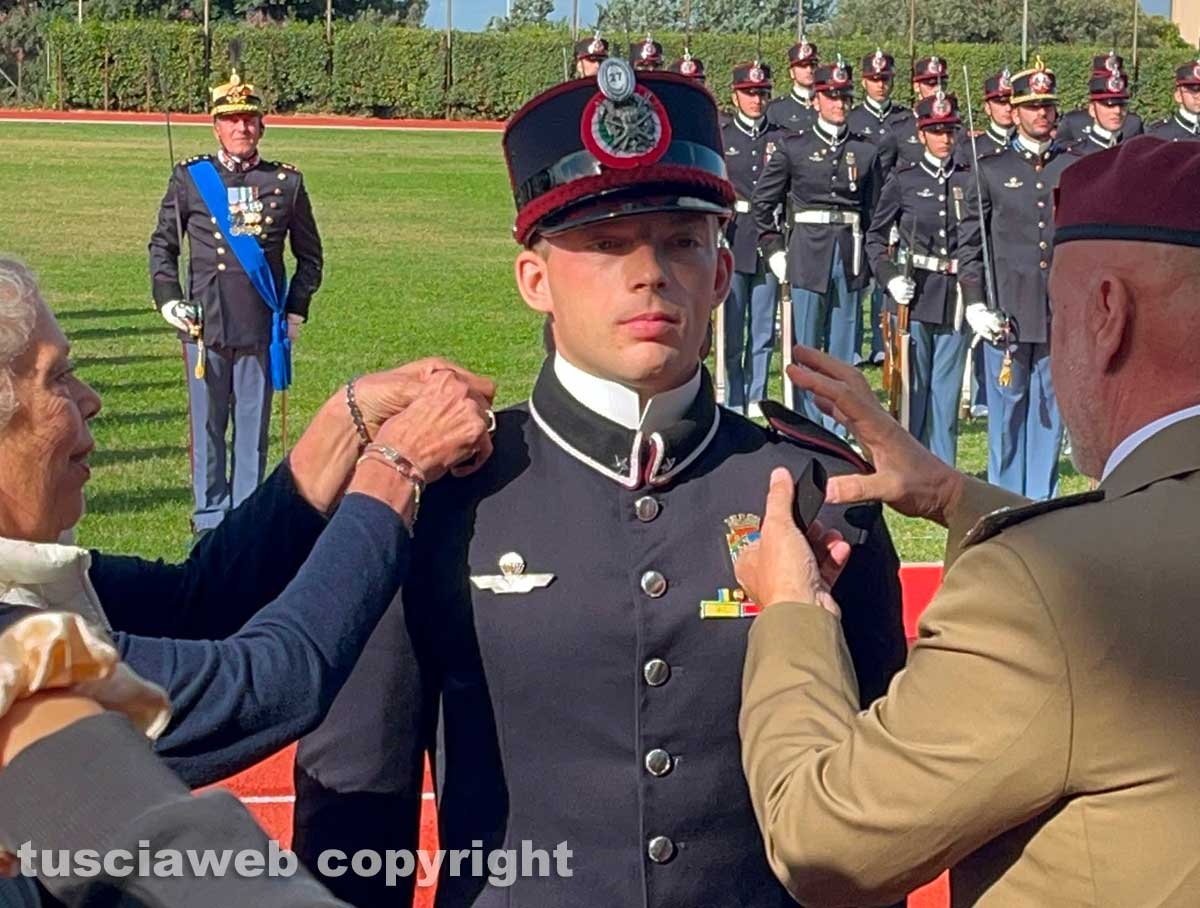 Viterbo - La cerimonia di consegna dei gradi agli allievi marescialli della scuola sottufficiali dell'esercito
