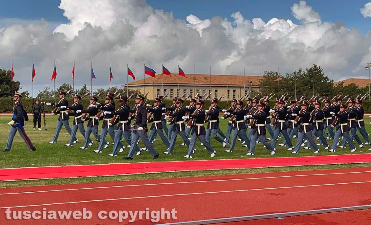 Viterbo - La cerimonia di consegna dei gradi agli allievi marescialli della scuola sottufficiali dell'esercito