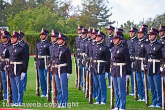 Viterbo - La cerimonia di consegna dei gradi agli allievi marescialli della scuola sottufficiali dell'esercito