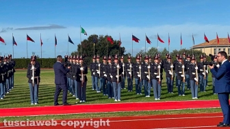 Viterbo - La cerimonia di consegna dei gradi agli allievi marescialli della scuola sottufficiali dell'esercito