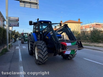 Viterbo - Secondo giorno di proteste - Trattori bloccano via Garbini e Cassia nord